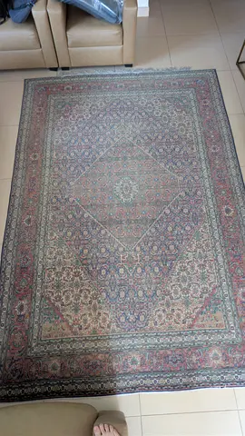 Used Persian-style area rug - neutral tones, good condition (2mx2.6m) aprox