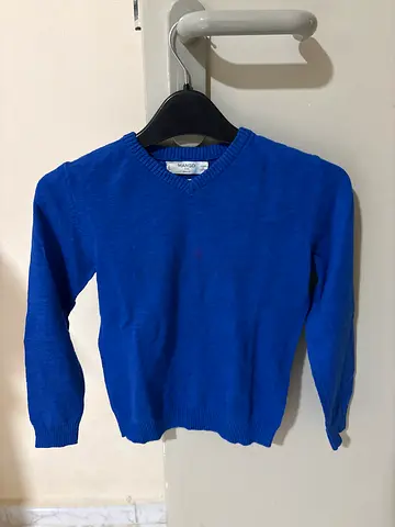 Blue crew neck sweater - size M
