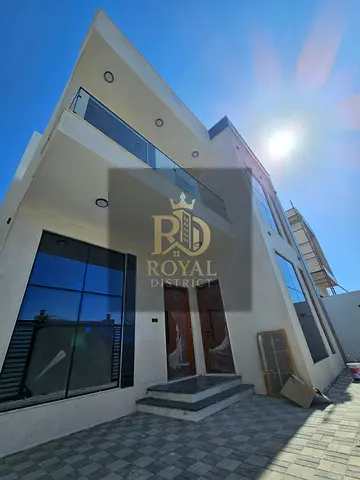 SUPER DISTRESS DEAL | LUXURIOUS 4 BEDROOMS VILLA | MODERN DESIGNED | STYLISH LAYOUT | ELITE LOCATION