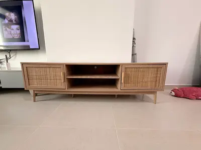 Oaktree Media Table