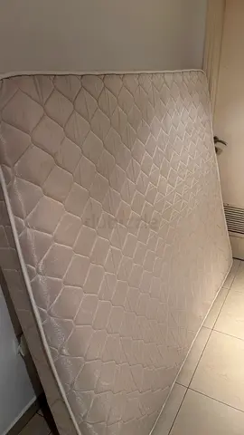 Queen size mattress -160x200 as new condition