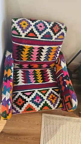 Accent chair