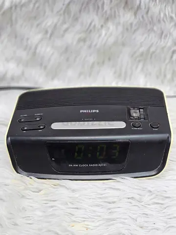 vintage Philips FM MW Clock Radio (Model AJ3121)