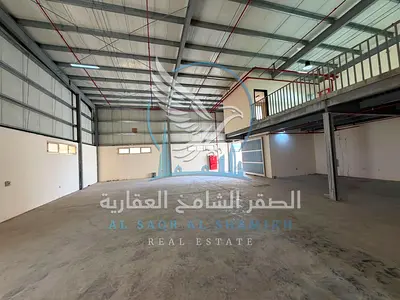**مستودع للإيجار في الصجعة الصناعية | 4,500 قدم | ميزانين 1,000 قدم | مكتب وحمام | كهرباء 16KW**