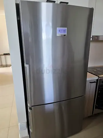 Bosch Series 8 Top Fridge Bottom Freezer Refrigerator
