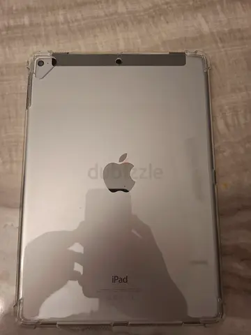 Apple iPad Air 2 , 128 gp (silver) in clear protective case - good condition