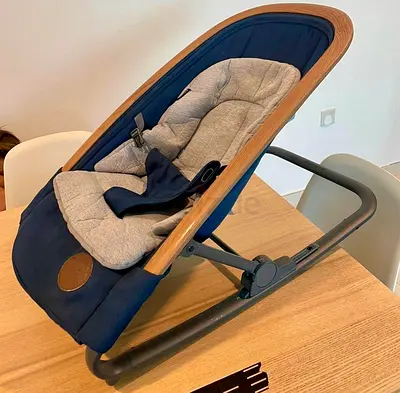 MAXI COSI - Baby bouncer/rocker seat with wooden frame gently used