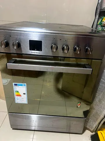 Daewoo Stainless Steel Freestanding Oven and Hob - Good Working Condition