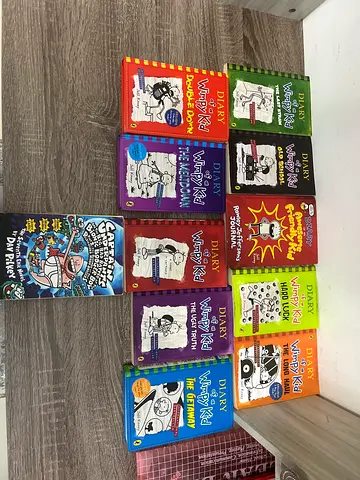 Diary of a wimpy kid books   20 per book or 200 for full collection