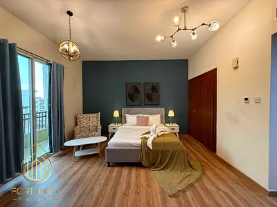 Fully Furnished & Fully Equipped Kitchen| Mid Unit| Community View