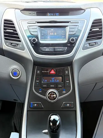صورة 14 لـ 2015 Hyundai ELANTRA
