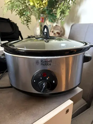 Used Russell Hobbs 3.5L Slow Cooker - Good Working Condition