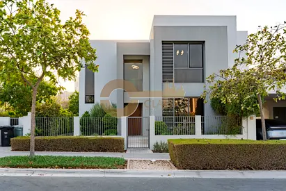 LUXURIOUS VILLA | CORNER PLOT | EXPANSIVE GARDEN