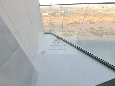 شقة 3 غرف وصالة مع غرفة خادمة | مدينة تلال الشارقة | مباشرة على طريق الإمارات