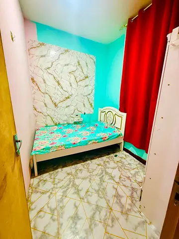 Partition room with window