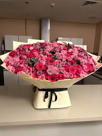 Large luxury pink rose bouquet in presentation box