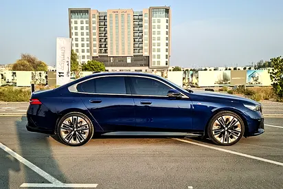 2024 BMW 5-SERIES photo 4