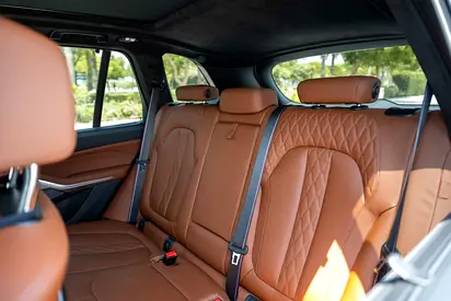 2025 BMW X5 M60i xDrive — zdjęcie 15