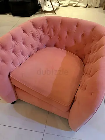 Pink Velvet Tufted Accent Armchair – Good Condition