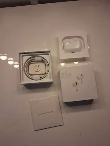 Apple AirPods Pro (2nd gen) with Charging Case - Slightly Used No ear wax, Complete Box