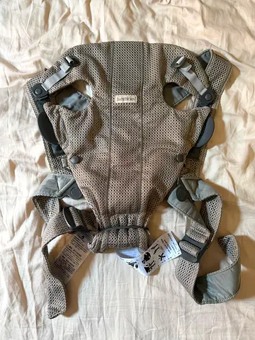 Baby Bjorn mini carrier - light grey