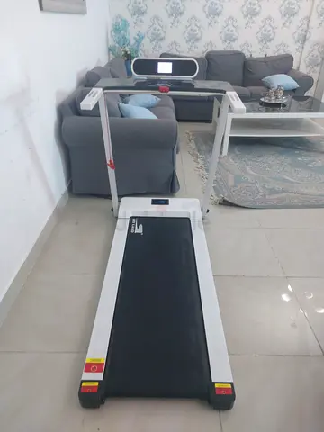 Compact foldable home treadmill in good working condition