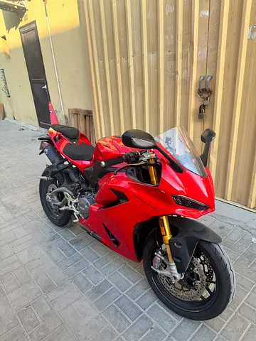 Ducati Panigale v2S, 2025, 5900 km, full exhaust system from Agency gcc with warranty till June 2029