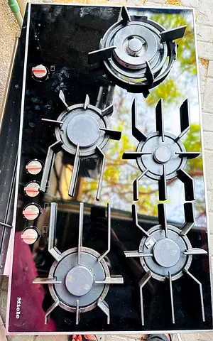 miele built-in gas cooktop in oven