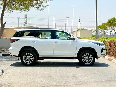 2021 Toyota FORTUNER — фото 5