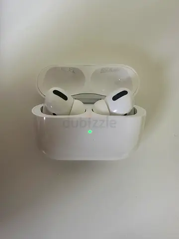 Apple AirPods Pro (1st Gen) with Charging Case (Both Buds made a static sound)(For parts or repair)