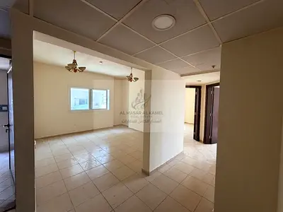 🏡✨ للإيجار السنوي | غرفتين وصالة مع بلكونتين – النباعة، الشارقة ✨ 🔥 سعر مميز | بلكونتان | تكييف مركزي | تسليم كامل التشطيب والصيانة 📍 الموقع: منطقة