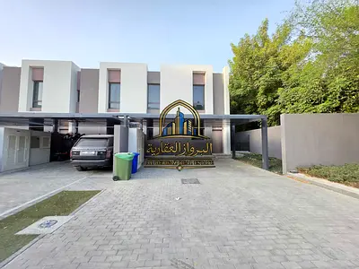 Elegant Corner 3BR Townhouse | Pool Gym & Park Access