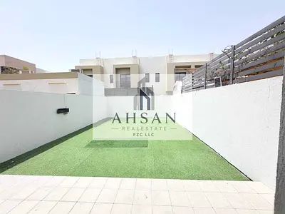 Huge Garden | Close to Park | Extra parking | On Main Street | laundry room