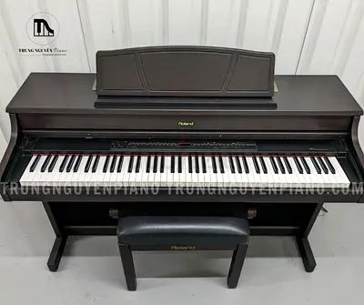 Roland HP7DMH Piano. Japan made. In perfect working. Cash on Free delivery with six months warranty.