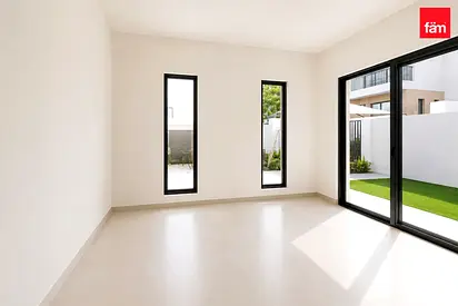 Single Row | Corner Unit | Spacious Layout