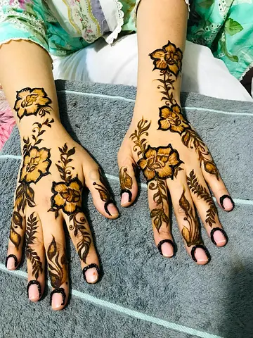 Professional Henna / Mehndi Services at Your Doorstep!