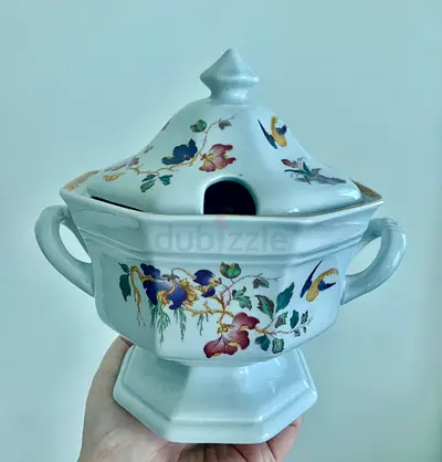 Vintage Floral fine porcelain Soup Tureen with Lid. Wedgwood