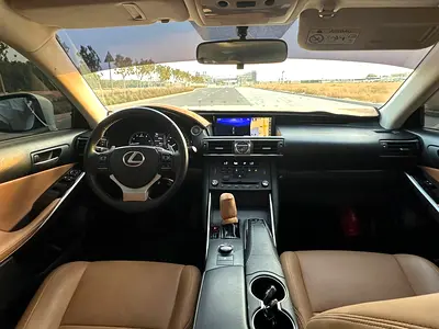 صورة 14 لـ 2019 Lexus IS-SERIES