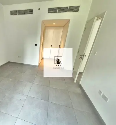 Specious luxury apartment for rent