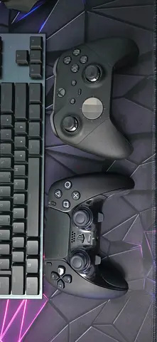 1 X PS 5 edge controller 1 X Xbox Elite 2 Controller