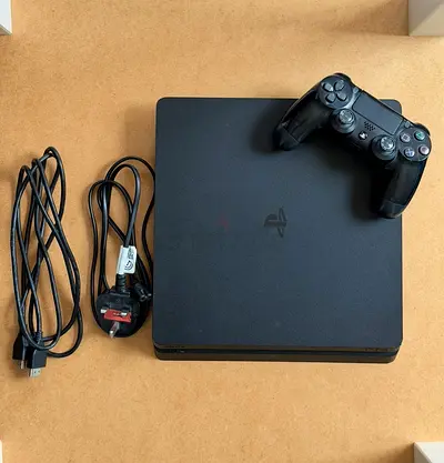 Sony PS4 Slim 1TB - Controller and cables