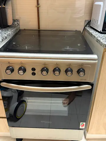 Used freestanding electric oven with glass cooktop - Perfect working condition