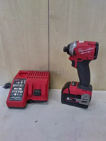 MILWAUKEE IMPACT DRIVER 18V BRUSHLESS