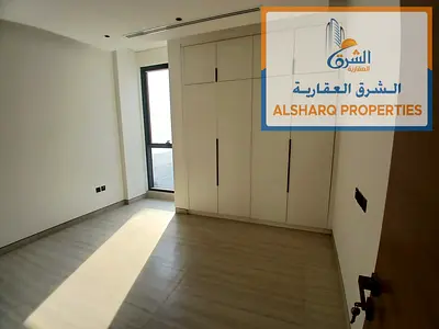فيلا جديدة فاخرة للبيع في حوشي الشارقة – أول ساكن – 5 غرف ماستر – تشطيبات عالية الجودة – صالة ومجلس – واجهات بانورامية وبالكونات – جلسة خارجية مظللة