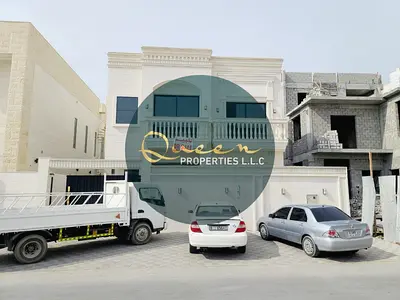 فيلا فاخرة جدا في الياسمين بعجمان 5 غرف نوم و7 حمامات وغرفة خادمة ومجلسان ومطبخ واسع ومسبح خاص وحديقة خلفية ومساحة أرض 3600 قدم وبناء 4200 قدم للإيجار