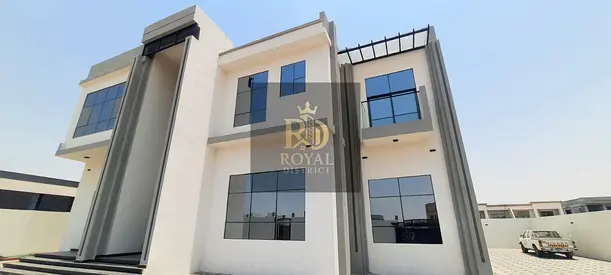 بسعر مغري جدا | فيلا ضخمة 5 غرف + غرفة خادمة | تشطيب فخم | تصميم راقي جدا | تملك حر للعرب | موقع متميز
