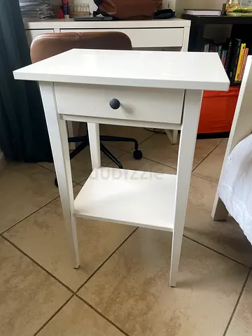 2 White bedside tables / nightstand with drawer