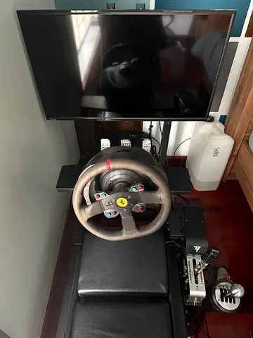 GT-style racing simulator rig with thrustmaster wheel, pedals and seat - ready to use. With tv