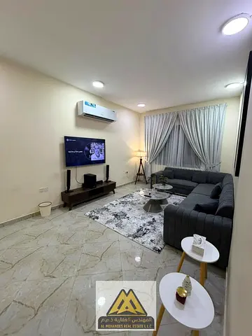 مساحة واسعة | روف خاص | شامل جميع الفواتير | كهرباء ومياه وصرف صحي | إنترنت شامل | موقع حيوي ومميز | مقابل مدارس وليام الأمريكية | بالقرب من المدرسة