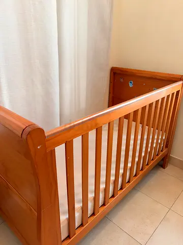 Solid Wood Baby Cot / Crib in excellent  Condition removable side railings mattress included